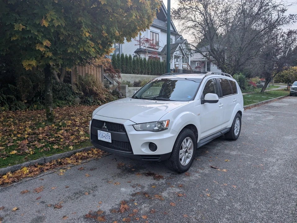 2011 Mitsubishi Outlander - Image 3 of 13