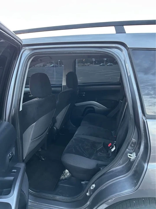 2011 Mitsubishi Outlander - Image 13 of 16