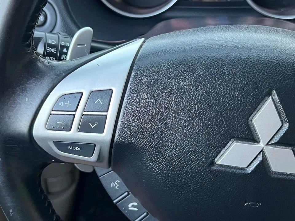 2011 Mitsubishi Outlander - Image 11 of 21