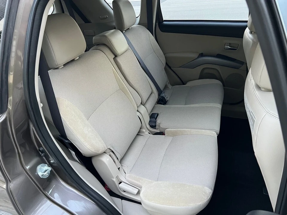 2011 Mitsubishi Outlander - Image 19 of 21
