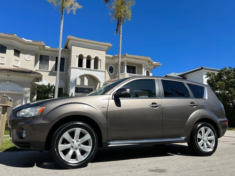 2011 Mitsubishi Outlander - Image 7 of 21