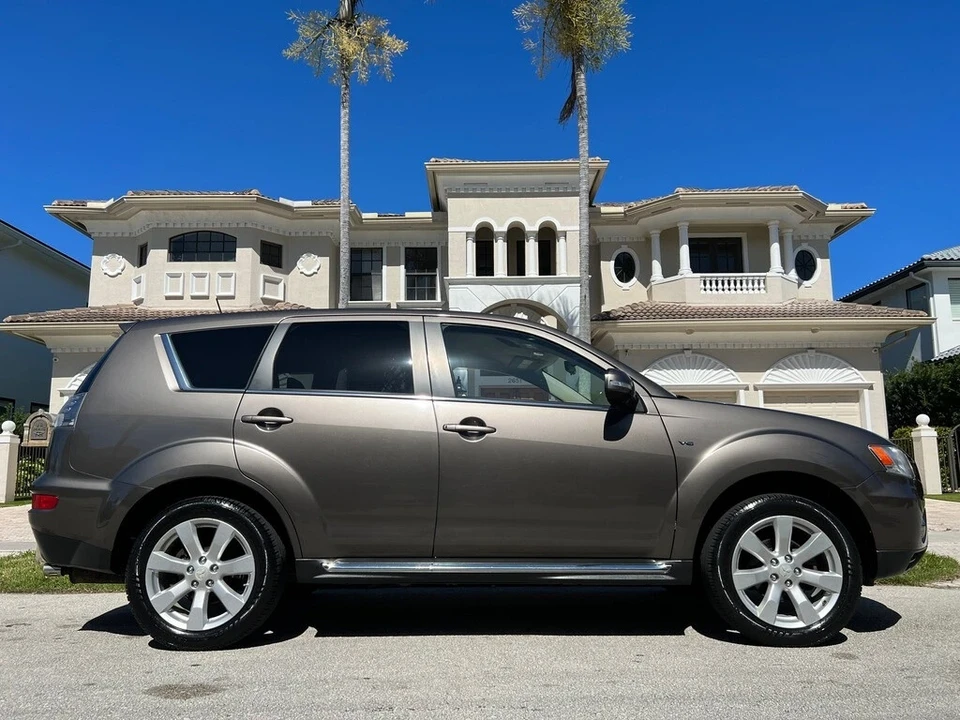 2011 Mitsubishi Outlander - Image 2 of 21