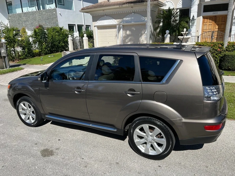 2011 Mitsubishi Outlander - Image 8 of 21