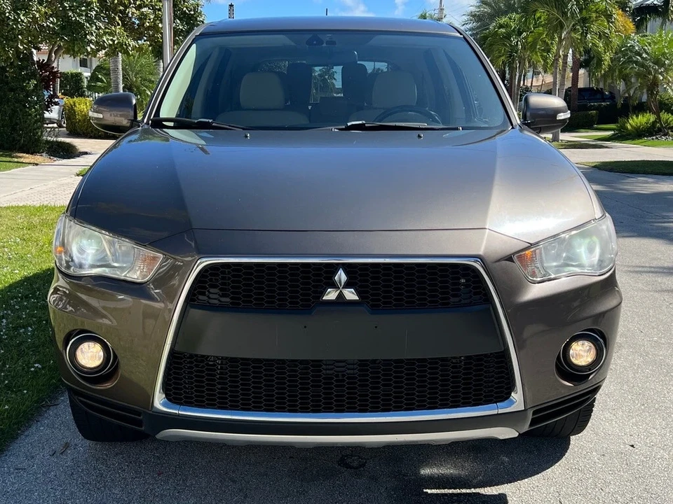 2011 Mitsubishi Outlander - Image 9 of 21