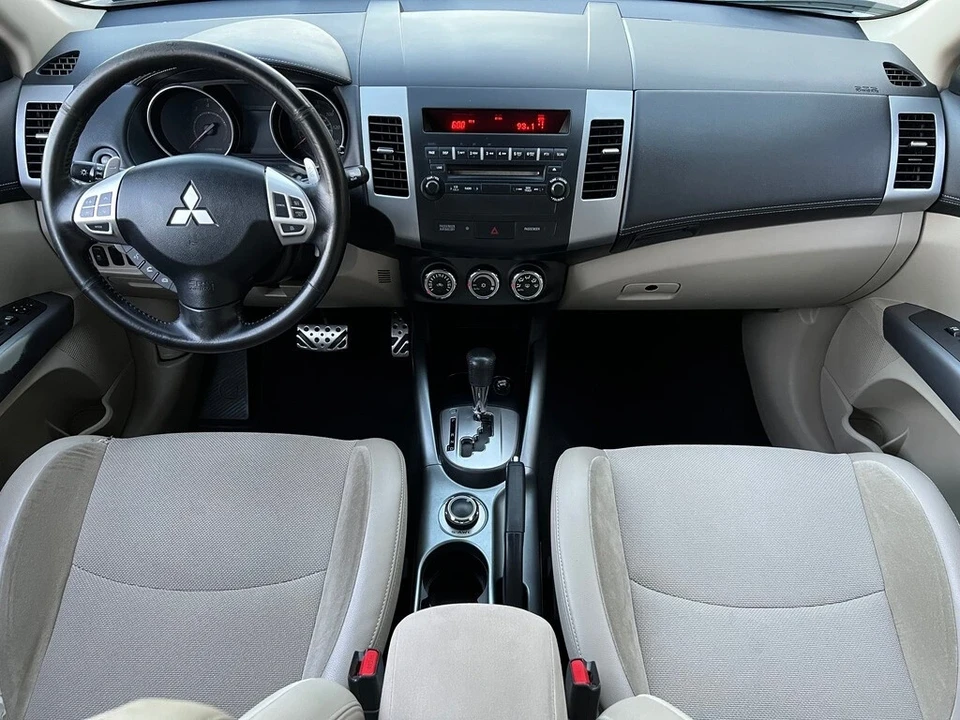 2011 Mitsubishi Outlander - Image 15 of 21