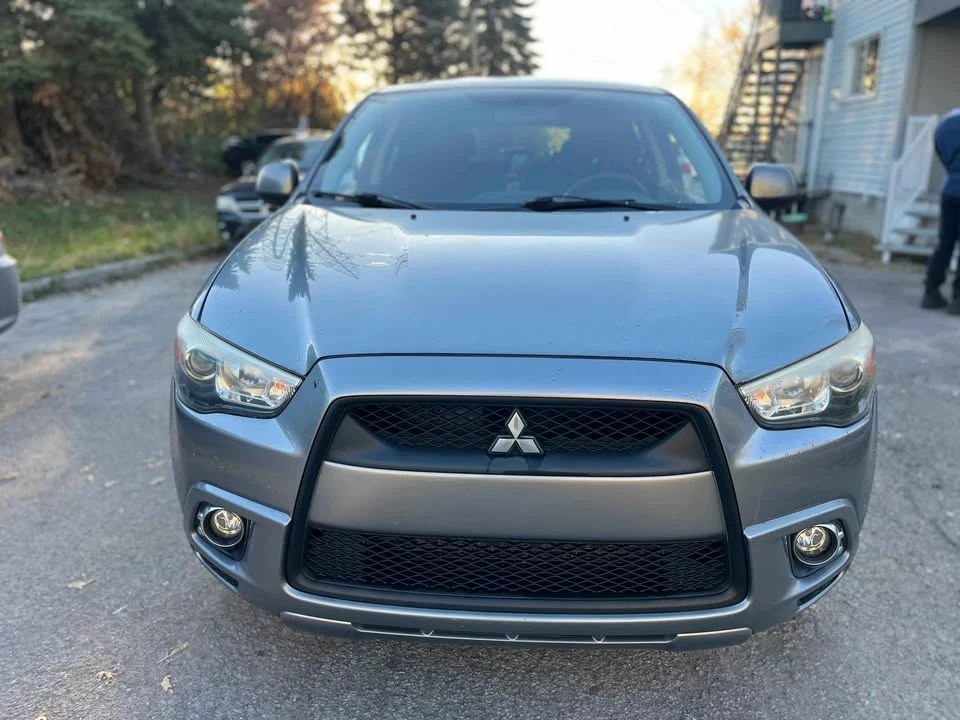 2011 Mitsubishi Outlander - Image 2 of 12