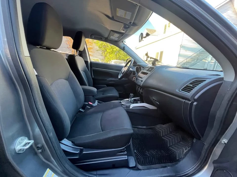 2011 Mitsubishi Outlander - Image 12 of 12