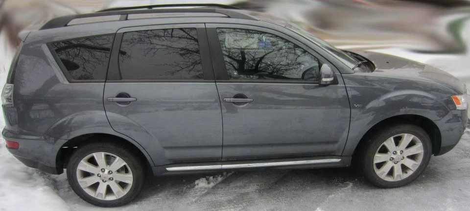2011 Mitsubishi Outlander - Image 3 of 11