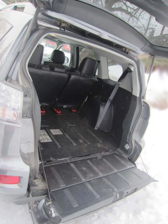 2011 Mitsubishi Outlander - Image 5 of 11