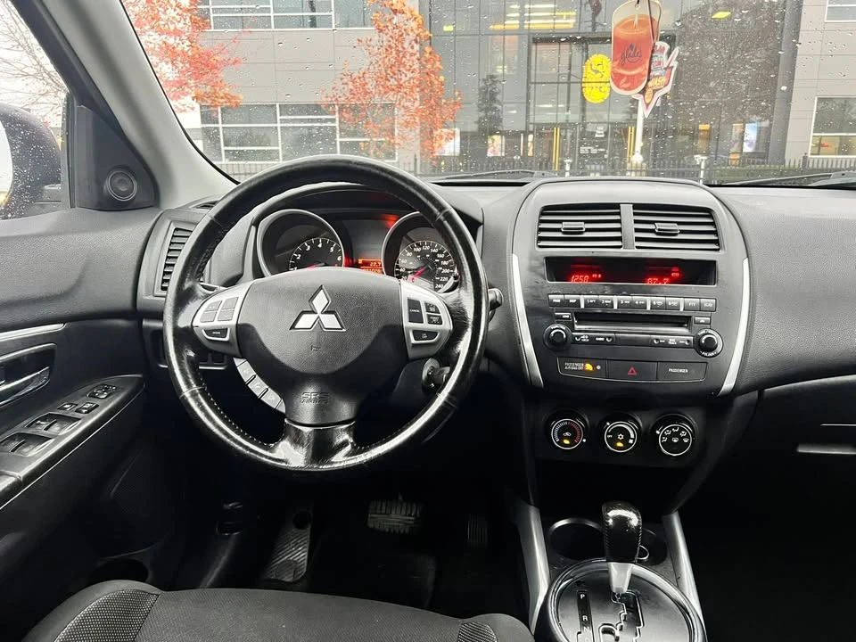 2011 Mitsubishi RVR - Image 16 of 17