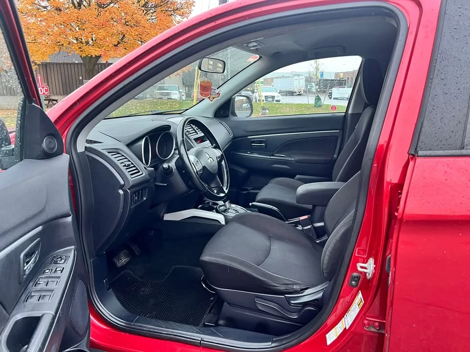 2011 Mitsubishi RVR - Image 10 of 17