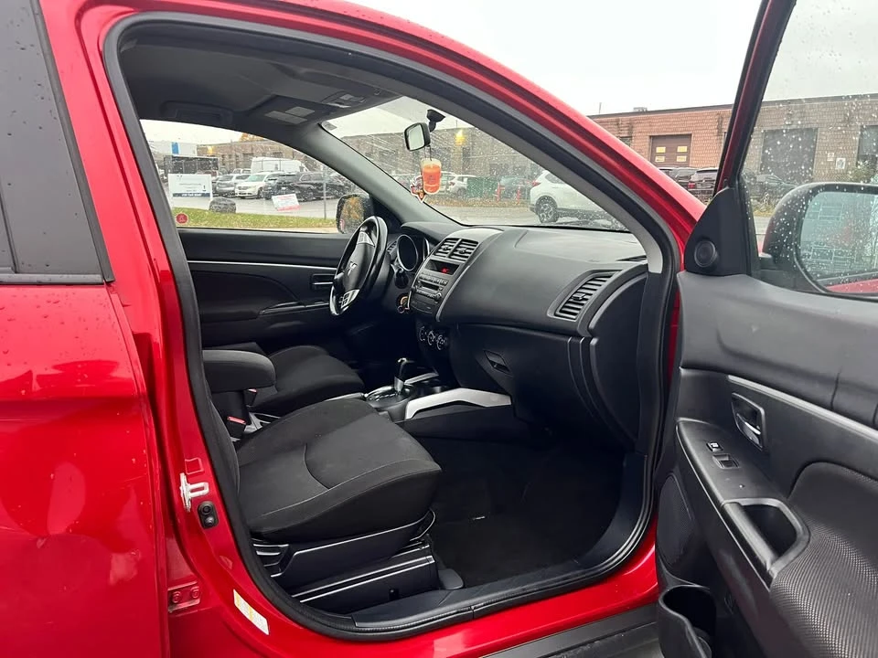 2011 Mitsubishi RVR - Image 11 of 17