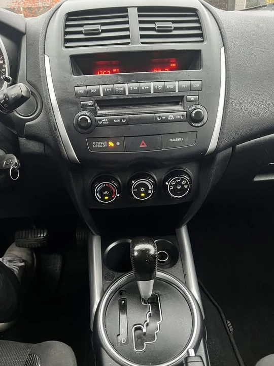 2011 Mitsubishi RVR - Image 14 of 17