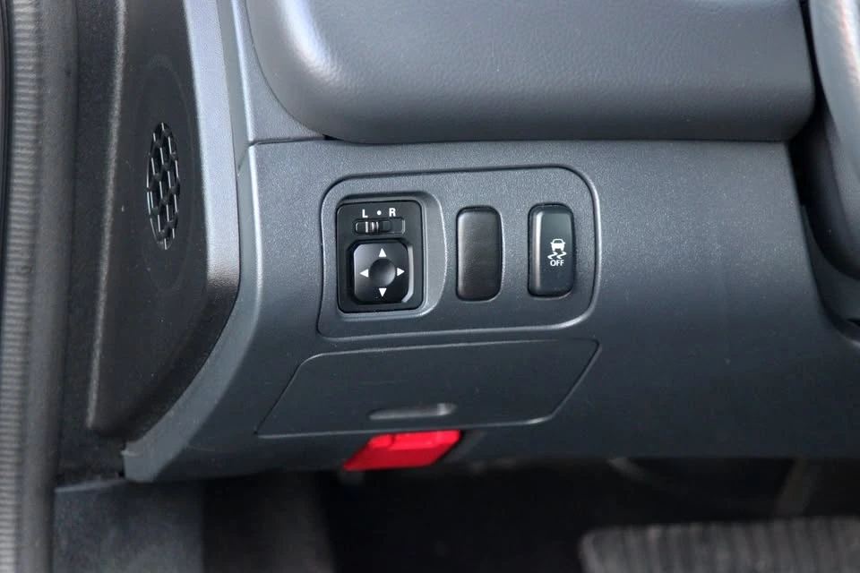 2011 Mitsubishi Eclipse 4th Gen - Image 17 of 19
