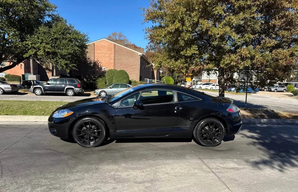 2011 Mitsubishi Eclipse 4th Gen - Image 2 of 20