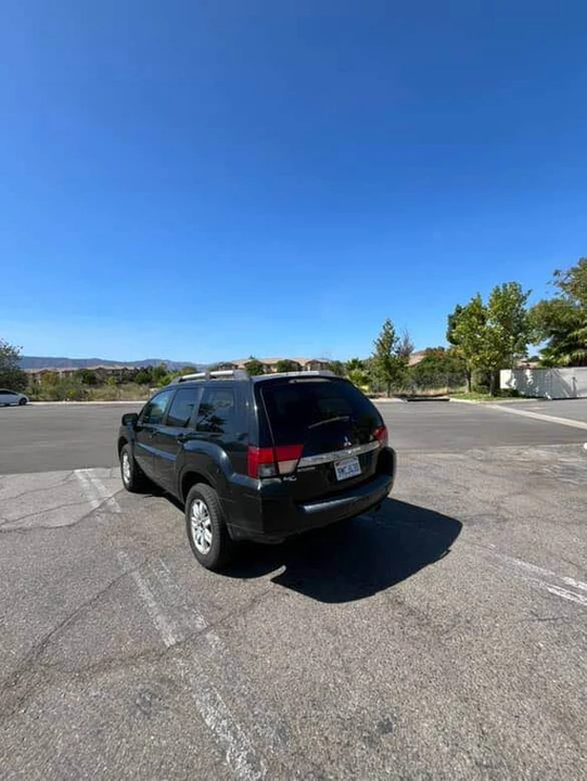 2011 Mitsubishi Endeavor - Image 8 of 9