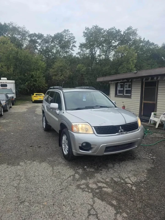 2011 Mitsubishi Endeavor - Image 2 of 8