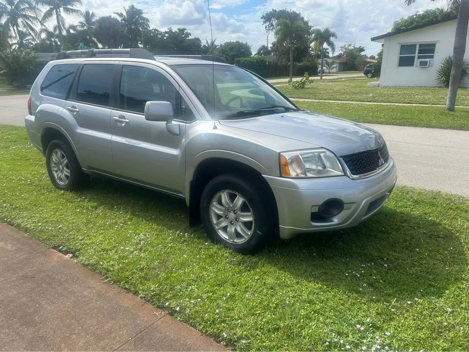 2011 Mitsubishi Endeavor - Image 3 of 7