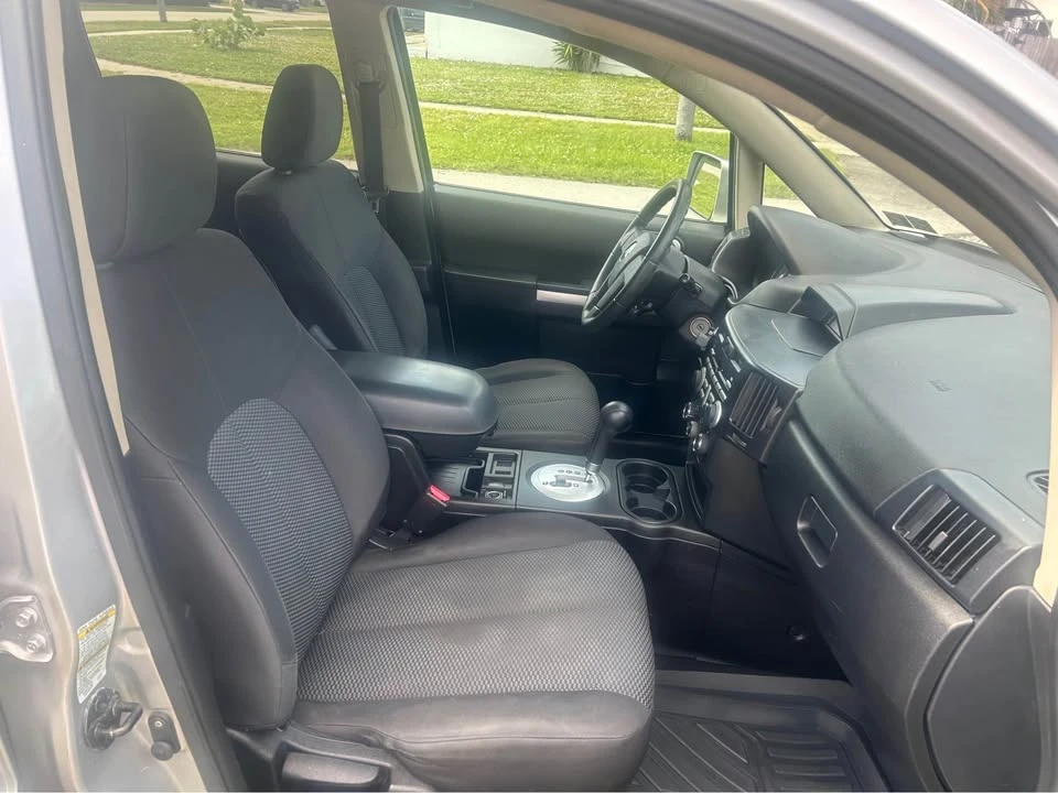 2011 Mitsubishi Endeavor - Image 5 of 7