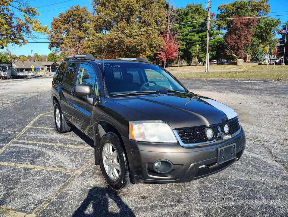 2011 Mitsubishi Endeavor - Image 2 of 8