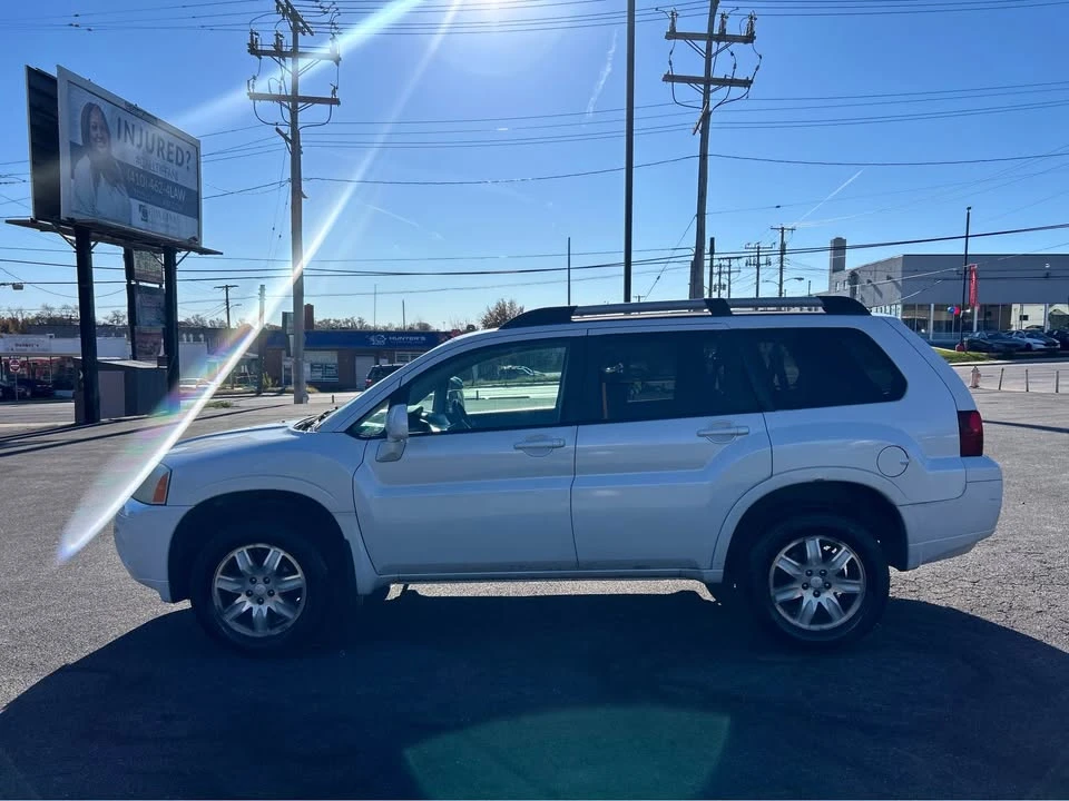 2011 Mitsubishi Endeavor - Image 6 of 9