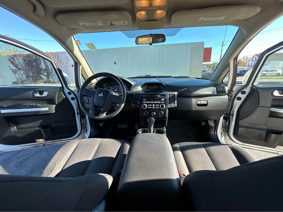 2011 Mitsubishi Endeavor - Image 10 of 10