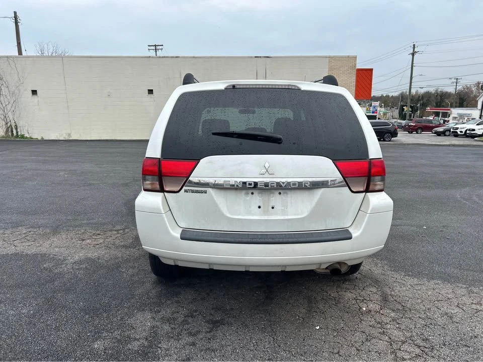 2011 Mitsubishi Endeavor - Image 6 of 10