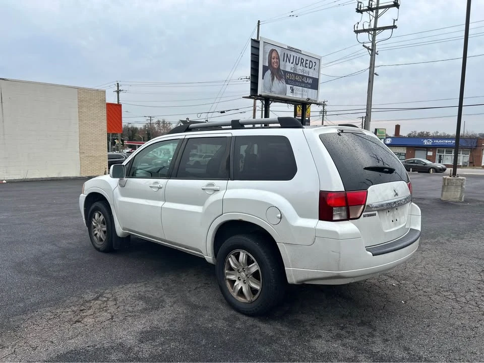 2011 Mitsubishi Endeavor - Image 7 of 10