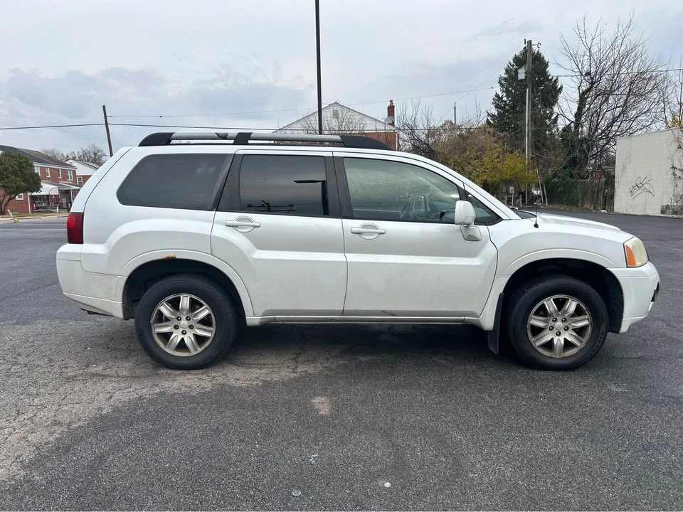 2011 Mitsubishi Endeavor - Image 4 of 10