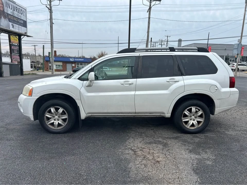 2011 Mitsubishi Endeavor - Image 8 of 10
