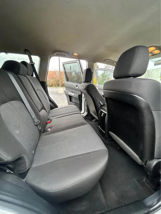 2011 Mitsubishi Endeavor - Image 10 of 10