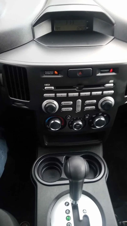 2011 Mitsubishi Endeavor - Image 13 of 14