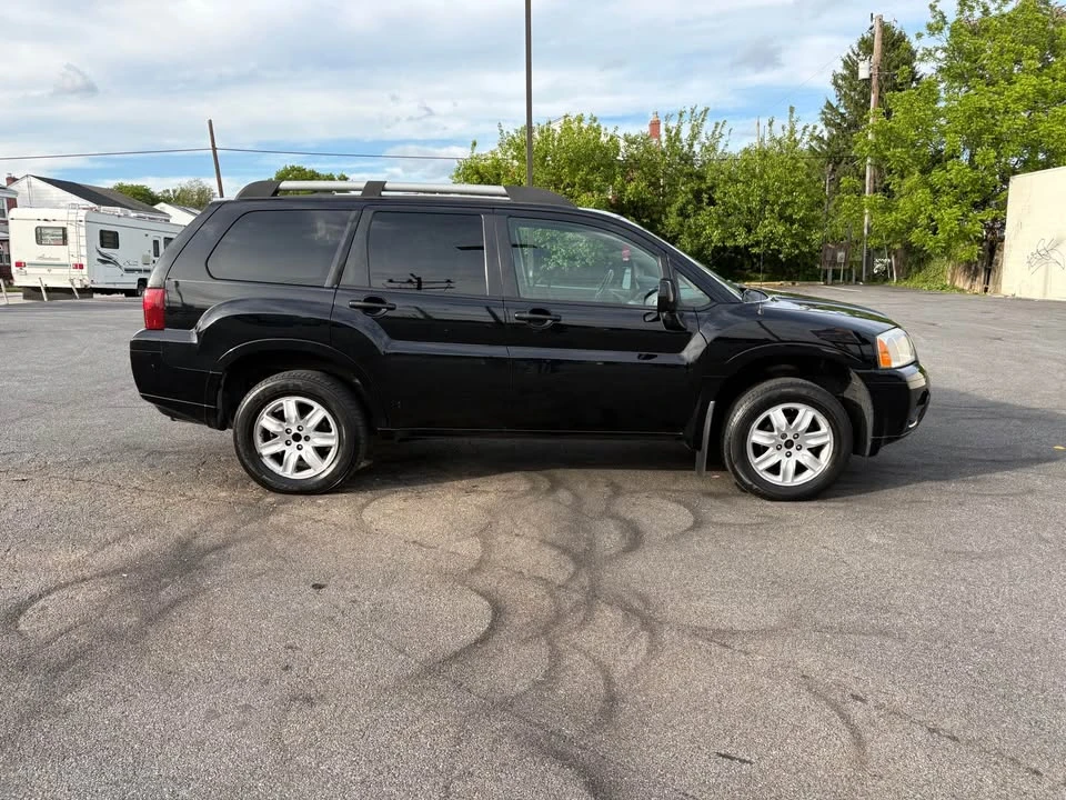 2011 Mitsubishi Endeavor - Image 4 of 11