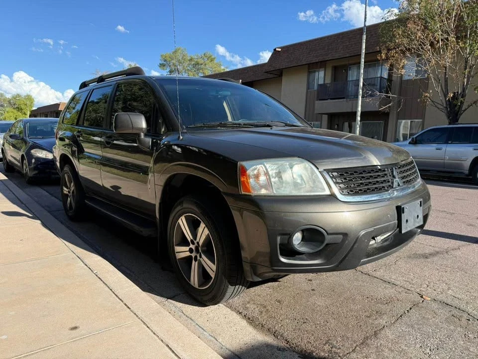 2011 Mitsubishi Endeavor - Image 4 of 7