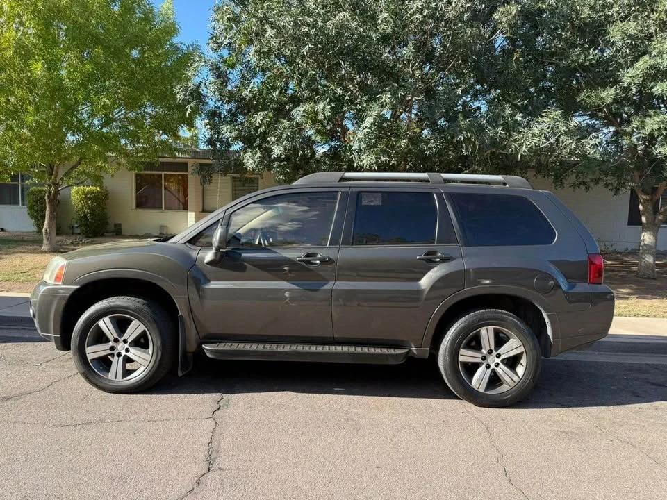 2011 Mitsubishi Endeavor - Image 3 of 7