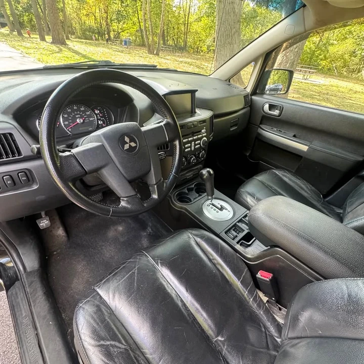 2011 Mitsubishi Endeavor - Image 7 of 11