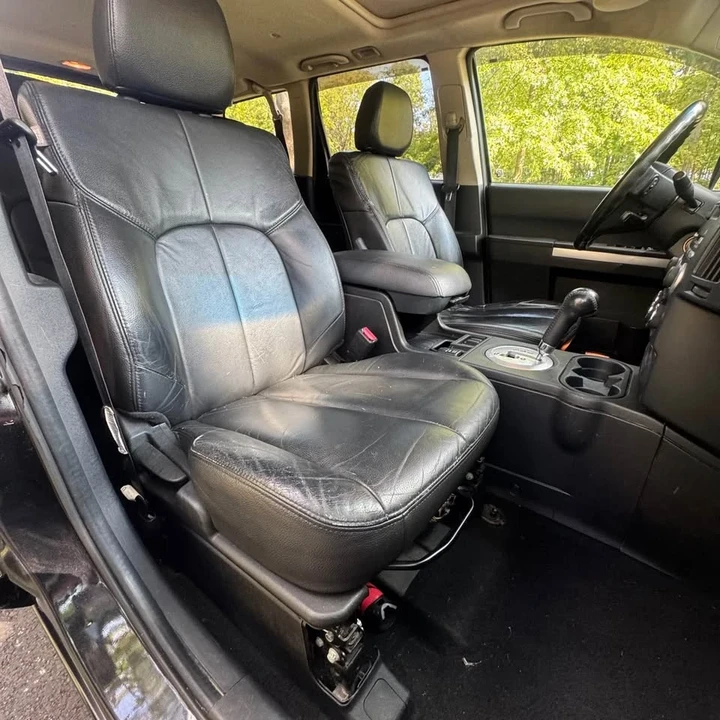 2011 Mitsubishi Endeavor - Image 9 of 11