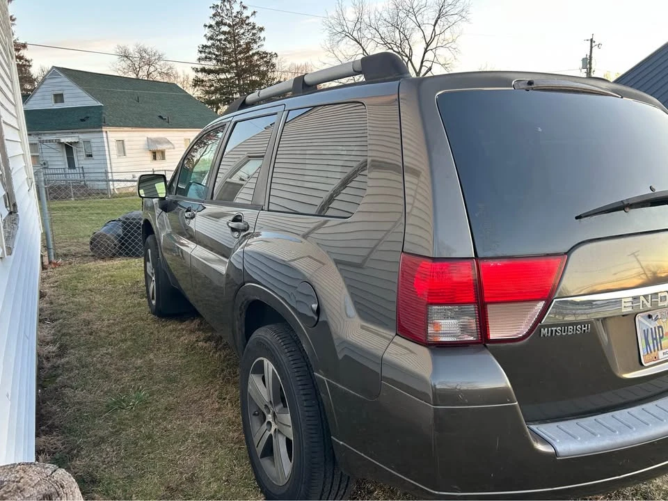 2011 Mitsubishi Endeavor - Image 3 of 10
