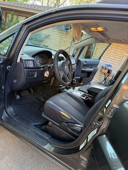 2011 Mitsubishi Endeavor - Image 6 of 14