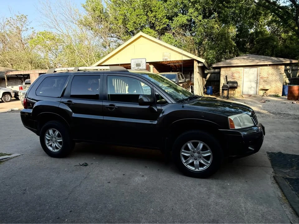 2011 Mitsubishi Endeavor - Image 2 of 14