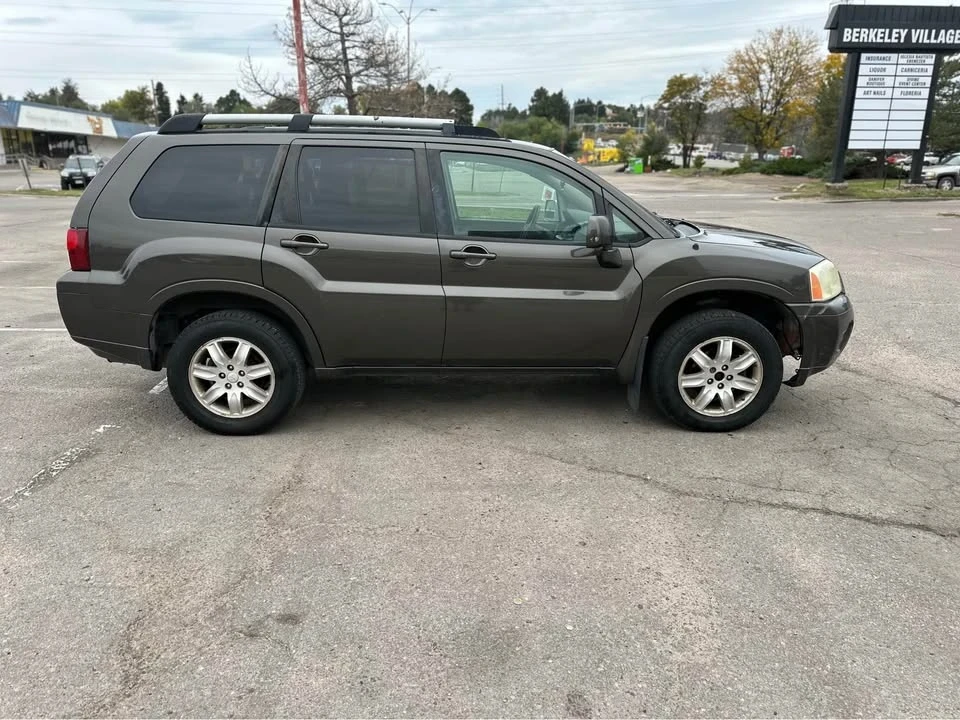 2011 Mitsubishi Endeavor - Image 3 of 7