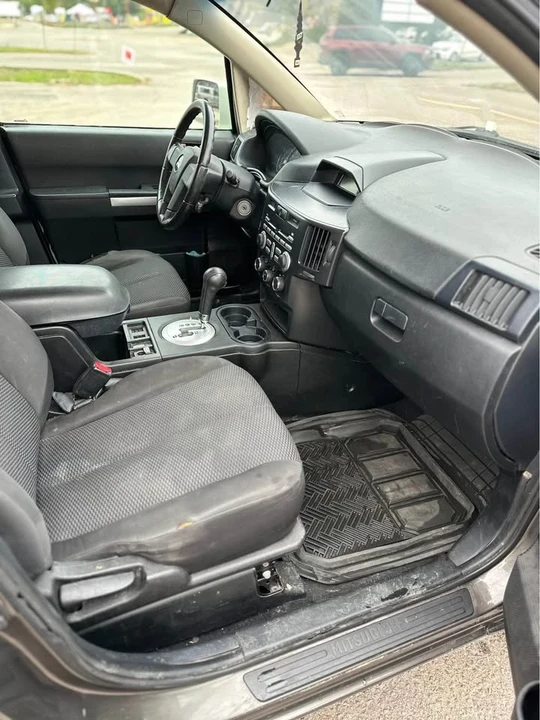 2011 Mitsubishi Endeavor - Image 6 of 7