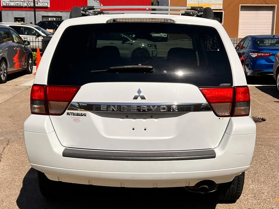 2011 Mitsubishi Endeavor - Image 5 of 20