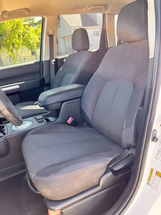 2011 Mitsubishi Endeavor - Image 15 of 20
