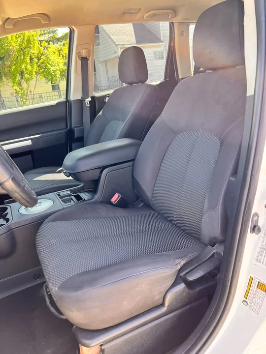 2011 Mitsubishi Endeavor - Image 13 of 20