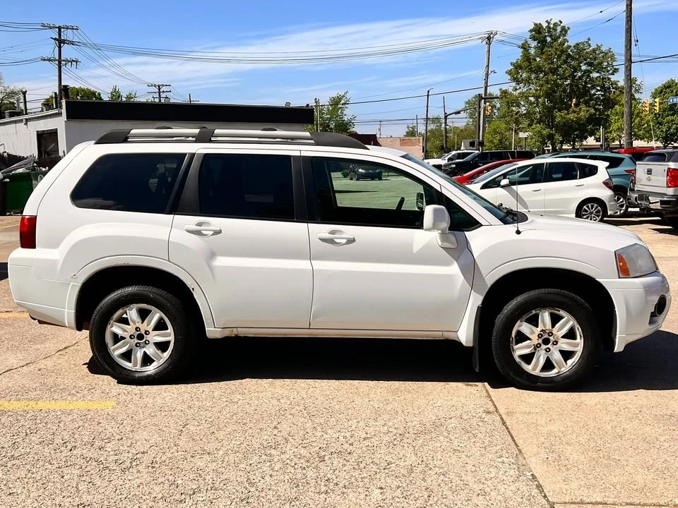 2011 Mitsubishi Endeavor - Image 7 of 20