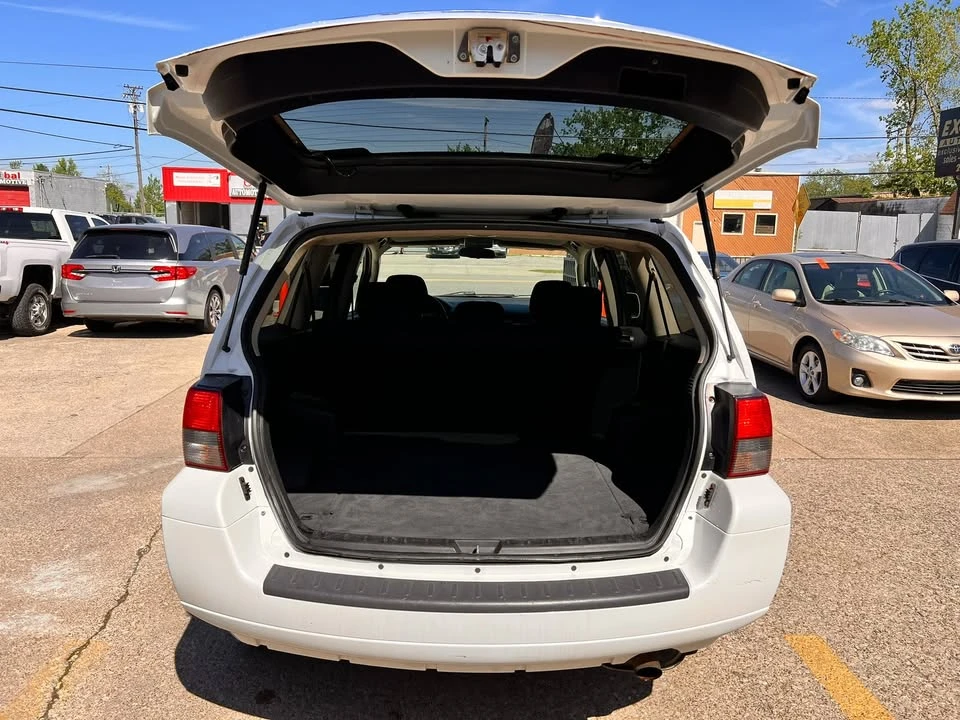 2011 Mitsubishi Endeavor - Image 19 of 20