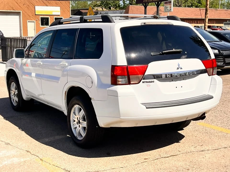 2011 Mitsubishi Endeavor - Image 4 of 20