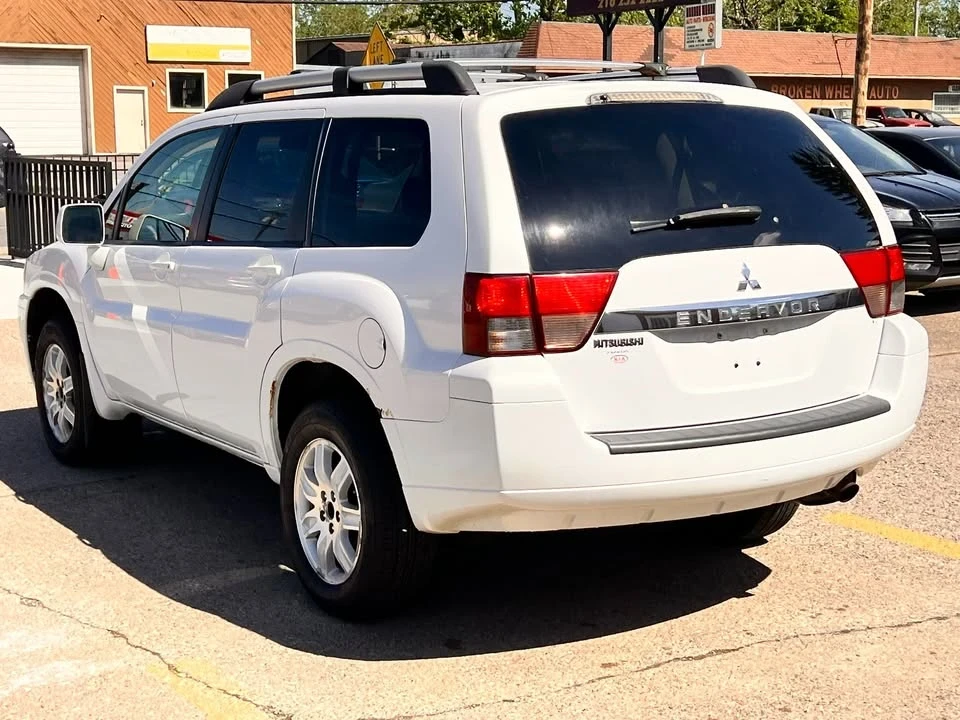 2011 Mitsubishi Endeavor - Image 4 of 20