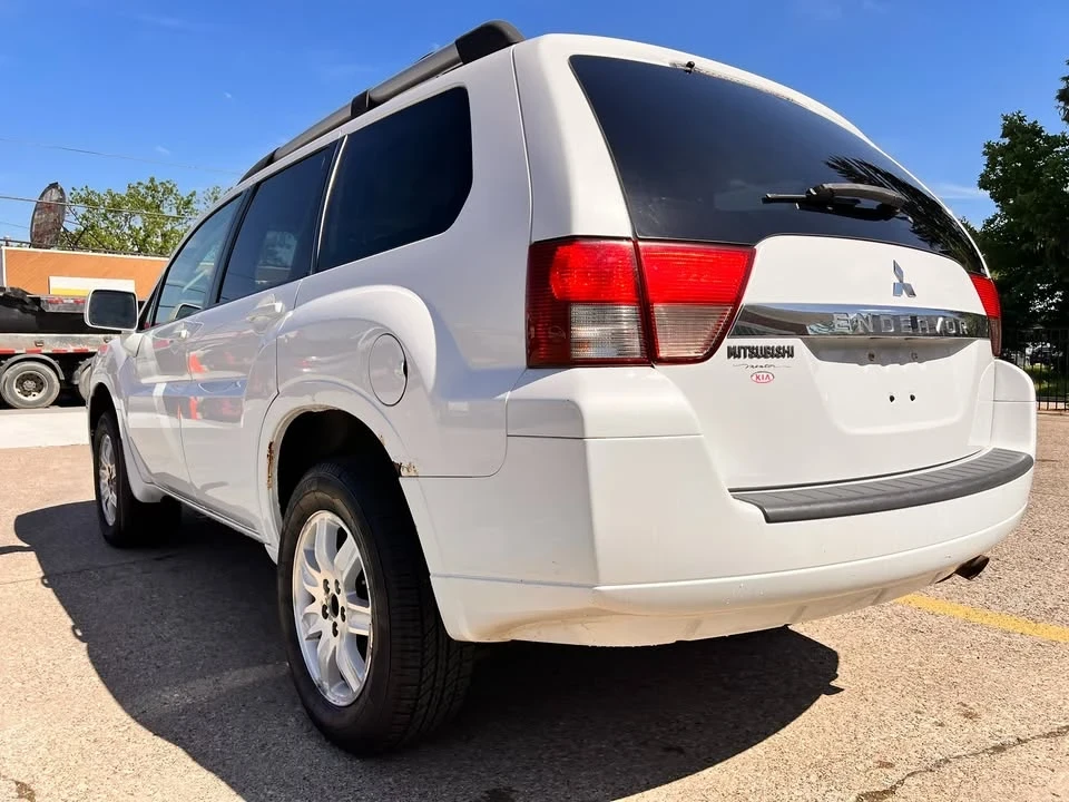 2011 Mitsubishi Endeavor - Image 13 of 20